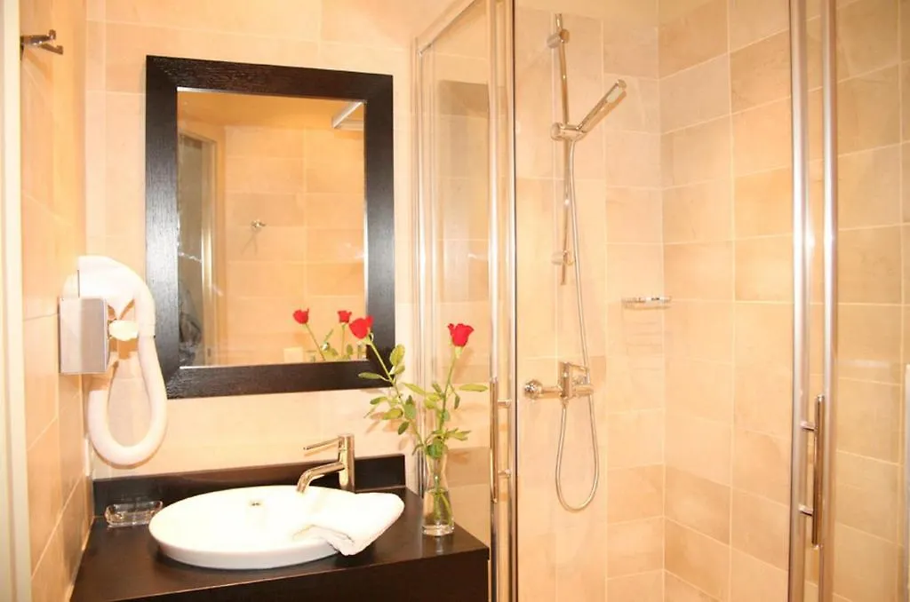 ***  La Place Hotel Antibes France
