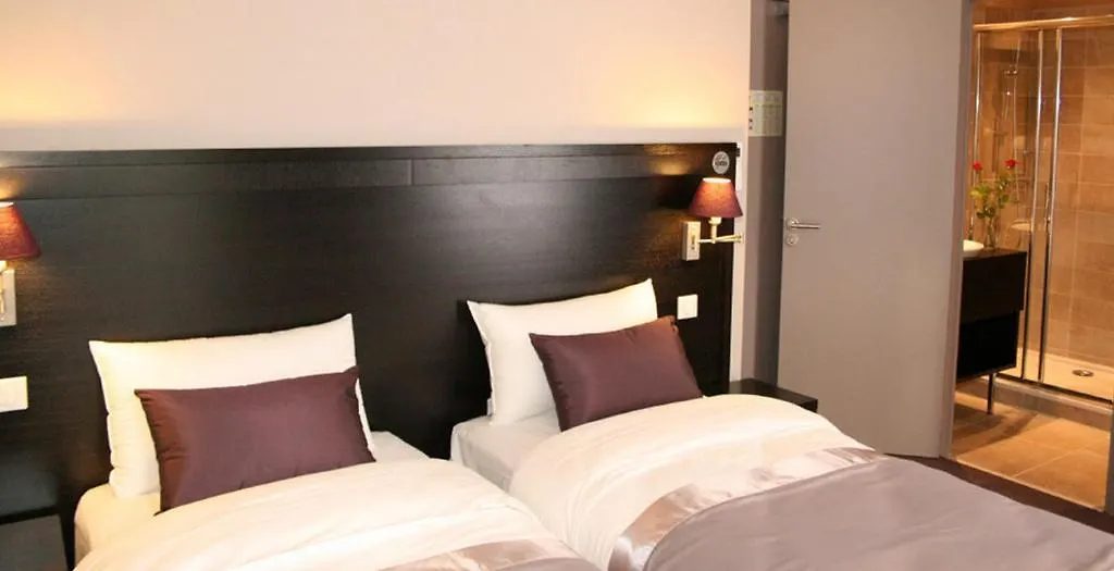 La Place Hotel Antibes 3*,